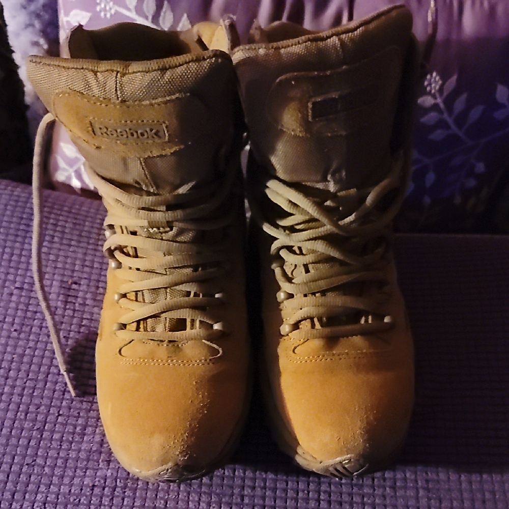 Reebok boots size 6 men